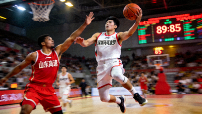 CBA深圳马可波罗队与山东高速队比赛的精彩回放瞬间